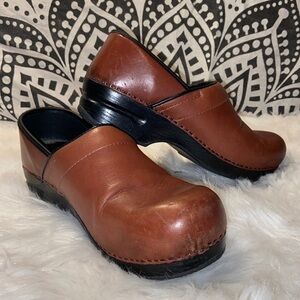 Lands End cognac Brown Clogs mules size 9